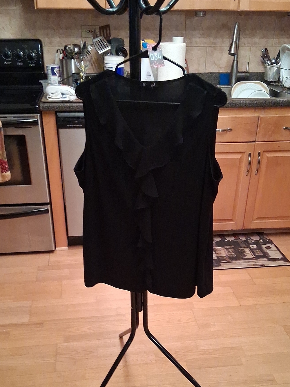 Roz & Ali Black Ruffle V-Neck Sleeveless Camisole Top